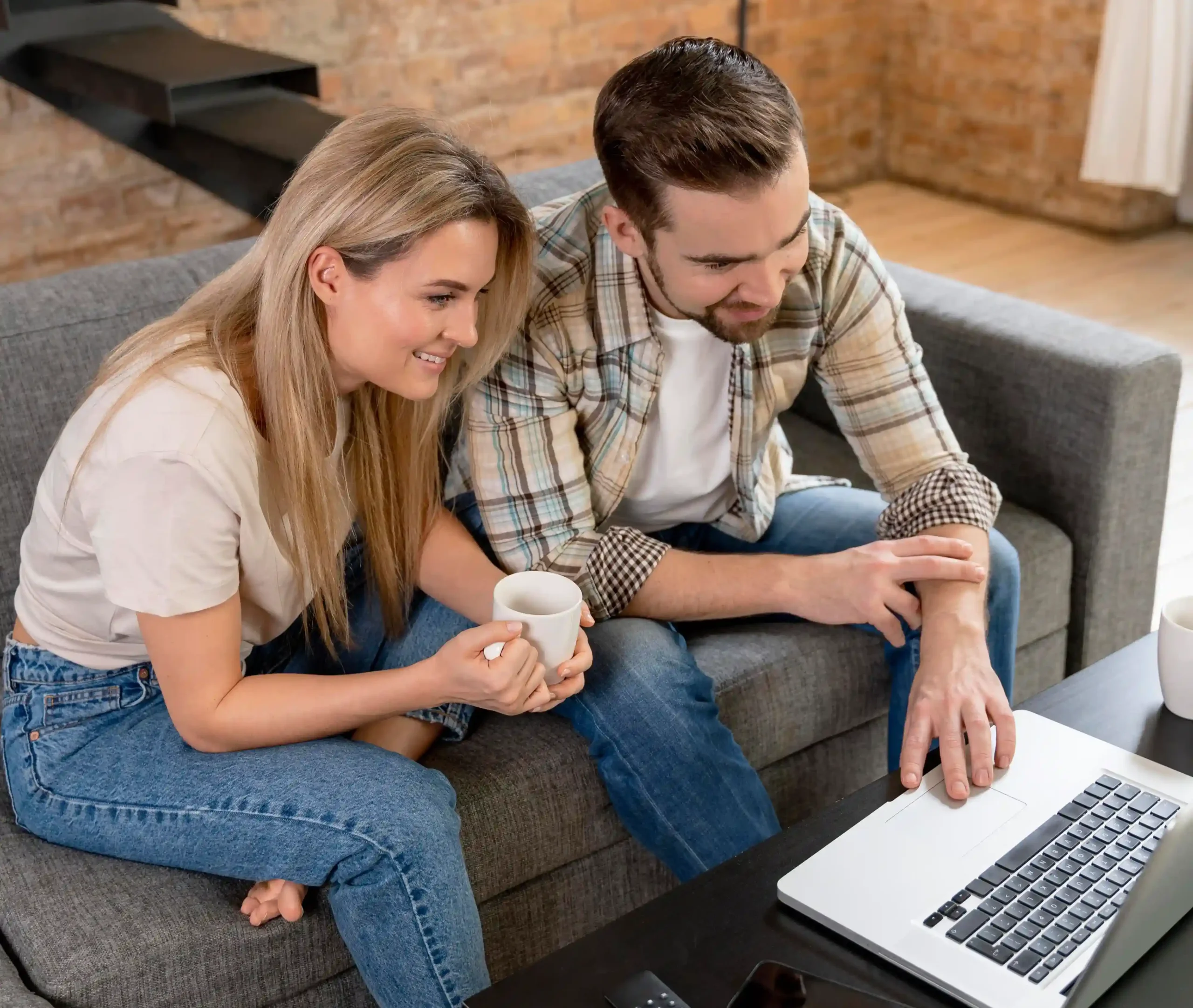 couple-home-having-videocall-with-family (1)