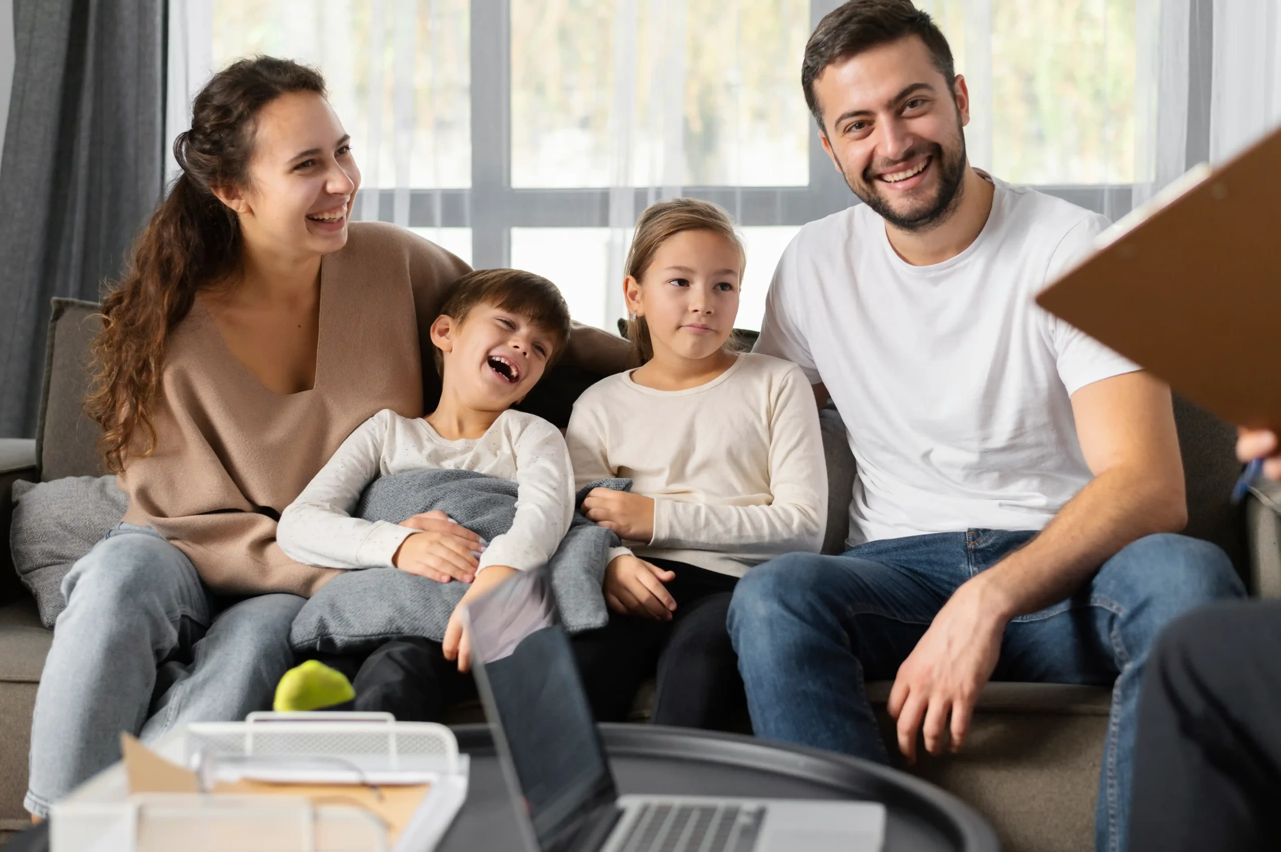 medium-shot-smiley-family-therapy